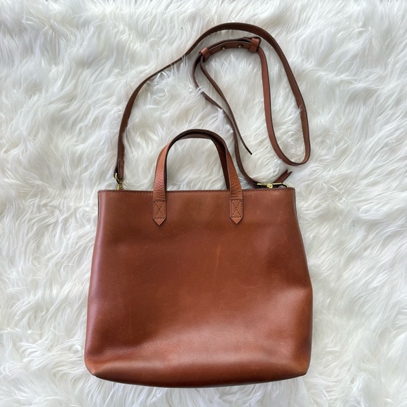 Madewell | The Zip-Top Transport Crossbody English Saddle Brown Pebbled Leather - Picture 4 of 14